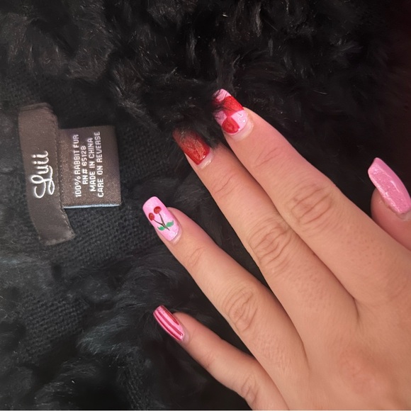 100% Rabbit Fur Chic Black Poncho - Picture 2 of 3